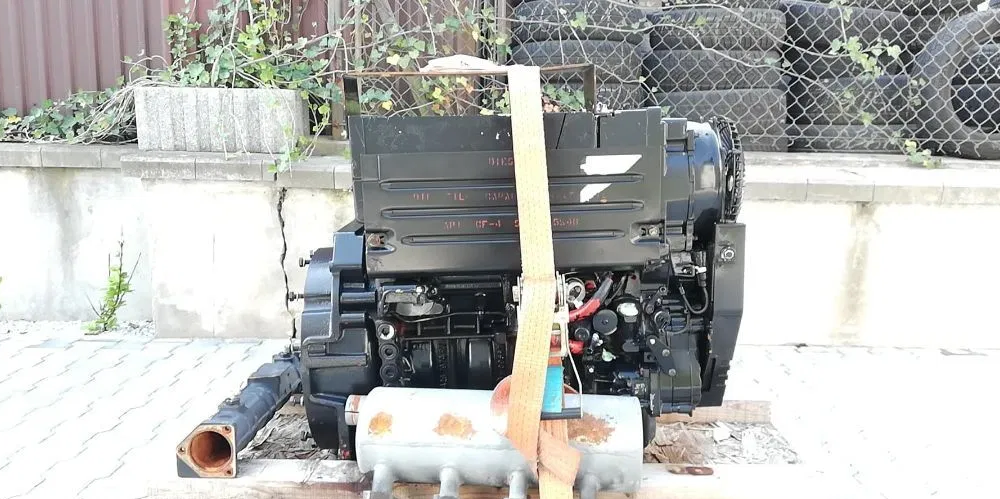 Дизельный двигатель внутреннего сгорания DEUTZ F4L2011