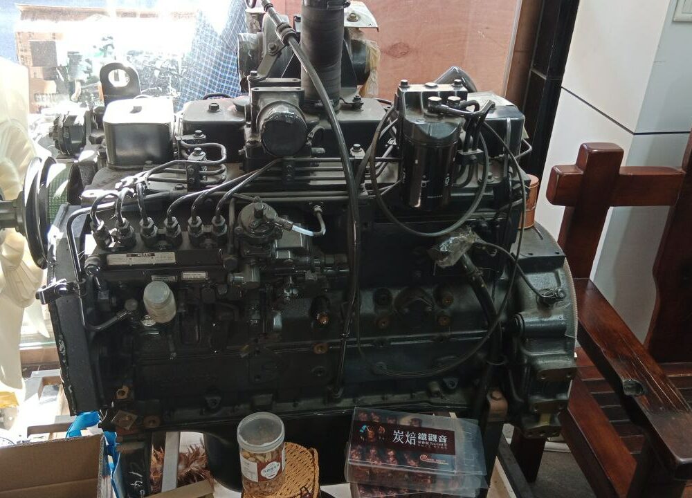 Дизельный двигатель Komatsu SAA6D101E-2