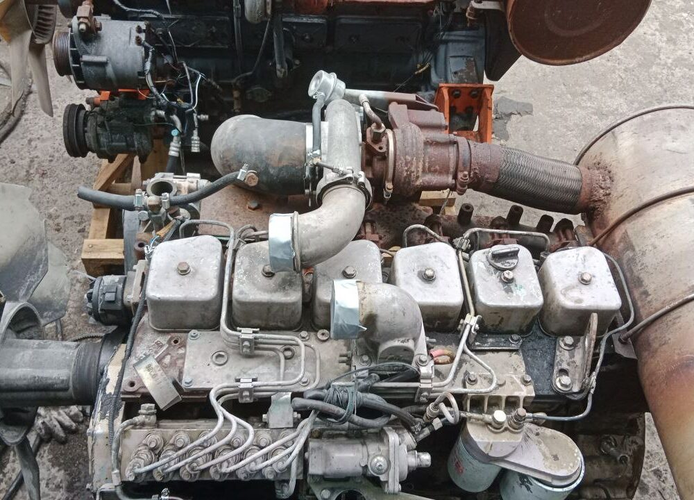 Дизельный двигатель Komatsu S6D102